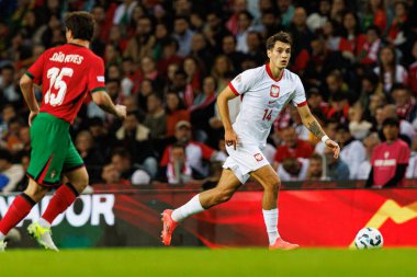 Jakub Kiwior, UEFA Uluslar Ligi maçında Portekiz ve Polonya milli takımları arasında Estadio do Dragao 'da görüldü (Maciej Rogowski)