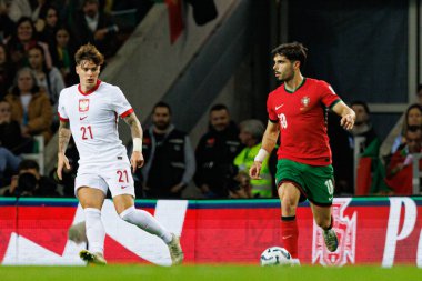 Nicola Zalewskim Pedro Neto, UEFA Uluslar Ligi maçında Portekiz ve Polonya milli takımları arasında Estadio do Dragao 'da (Maciej Rogowski)