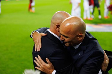 Michal Probierz, Roberto Martinez UEFA Uluslar Ligi maçında Portekiz ve Polonya milli takımları arasında Estadio do Dragao 'da görüldü (Maciej Rogowski)