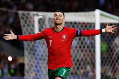 Cristiano Ronaldo, Estadio do Dragao 'daki Portekiz ve Polonya milli takımları arasında oynanan UEFA Milletler Ligi maçında gol attıktan sonra kutlama yaparken görüldü (Maciej Rogowski)