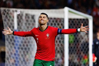 Cristiano Ronaldo, Estadio do Dragao 'daki Portekiz ve Polonya milli takımları arasında oynanan UEFA Milletler Ligi maçında gol attıktan sonra kutlama yaparken görüldü (Maciej Rogowski)