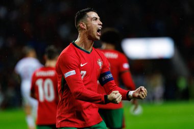 Cristiano Ronaldo, Estadio do Dragao 'daki Portekiz ve Polonya milli takımları arasında oynanan UEFA Milletler Ligi maçında gol attıktan sonra kutlama yaparken görüldü (Maciej Rogowski)