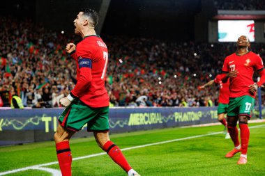 Cristiano Ronaldo, Estadio do Dragao 'daki Portekiz ve Polonya milli takımları arasında oynanan UEFA Milletler Ligi maçında gol attıktan sonra kutlama yaparken görüldü (Maciej Rogowski)