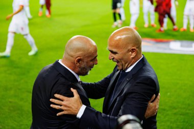 Michal Probierz, Roberto Martinez UEFA Uluslar Ligi maçında Portekiz ve Polonya milli takımları arasında Estadio do Dragao 'da görüldü (Maciej Rogowski)