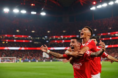 Angel Di Maria ve Alexander Bah, Liga Portekiz maçında SL Benfica ve FC Porto takımları arasında Estadio Da Luz 'da (Maciej Rogowski)