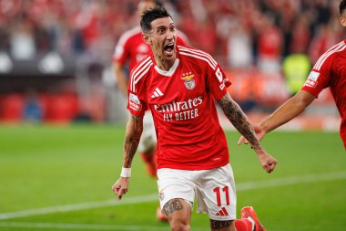 Angel Di Maria, Liga Portekiz maçında SL Benfica ve FC Porto takımları arasında Estadio Da Luz 'da gol attıktan sonra kutlama yaparken görüldü (Maciej Rogowski)
