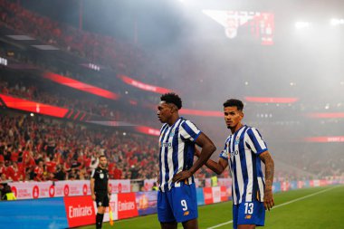 Samu Omorodion ve Wenderson Galeno, Liga Portekiz maçında SL Benfica ve FC Porto takımları arasında Estadio Da Luz (Maciej Rogowski)