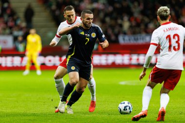 Piotr Zielinski, John McGinn UEFA Uluslar Ligi maçında Polonya ve İskoçya milli takımları arasında PGE Narodowy 'da görüldü (Maciej Rogowski)
