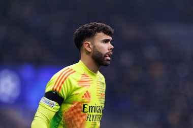 David Raya UEFA Şampiyonlar Ligi maçında Internazionale Milano ve Arsenal FC (Maciej Rogowski) takımları arasında görüldü.)