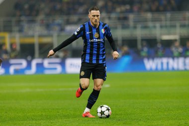 Piotr Zielinski UEFA Şampiyonlar Ligi maçında Internazionale Milano ve Arsenal FC (Maciej Rogowski)