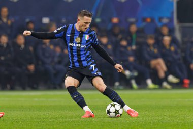 Piotr Zielinski UEFA Şampiyonlar Ligi maçında Internazionale Milano ve Arsenal FC (Maciej Rogowski)