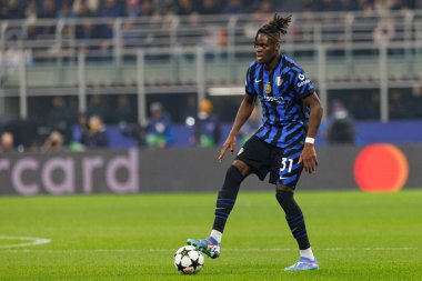 Yann Bisseck UEFA Şampiyonlar Ligi maçında Internazionale Milano ve Arsenal FC (Maciej Rogowski)
