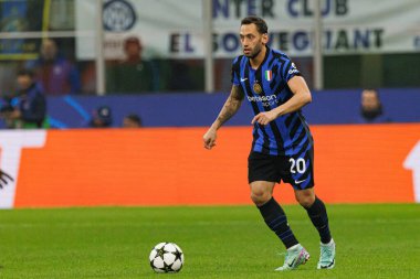 Hakan Calhanoğlu UEFA Şampiyonlar Ligi maçında Internazionale Milano ve Arsenal FC (Maciej Rogowski)