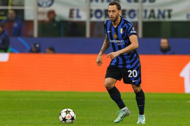 Hakan Calhanoğlu UEFA Şampiyonlar Ligi maçında Internazionale Milano ve Arsenal FC (Maciej Rogowski)
