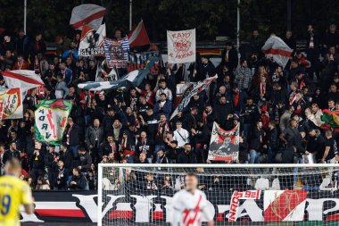 Rayo taraftarları, Rayo Vallecano ve UD Las Palmas takımları arasında LaLiga EA SPORTS maçı sırasında Estadio de Vallecas (Maciej Rogowski)