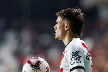 Josep Chavarria, Estadio de Vallecas 'taki Rayo Vallecano ve UD Las Palmas (Maciej Rogowski) takımları arasında LaLiga EA SPORTS maçı sırasında görüldü.)