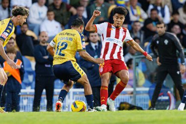 Joao Carvalho, Gustavo Assuncao Liga Portekiz maçı sırasında Estoril Praia ve AVS Futebol SAD takımları arasında Estadio Antonio Coimbra da Mota 'da görüldü (Maciej Rogowski)