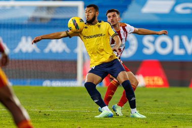 Yanis Begraoui, Rafael Rodrigues Liga Portekiz maçı sırasında Estoril Praia ve AVS Futebol SAD takımları arasında Estadio Antonio Coimbra da Mota (Maciej Rogowski)