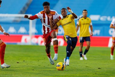 John Mercado, Wagner Pina Liga Portekiz maçı sırasında GD Estoril Praia ve AVS Futebol SAD takımları arasında Estadio Antonio Coimbra da Mota 'da görüldü (Maciej Rogowski)