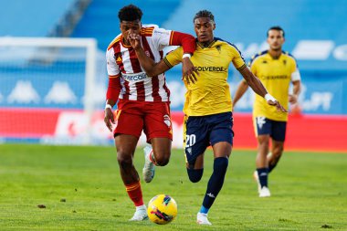 John Mercado, Wagner Pina Liga Portekiz maçı sırasında GD Estoril Praia ve AVS Futebol SAD takımları arasında Estadio Antonio Coimbra da Mota 'da görüldü (Maciej Rogowski)