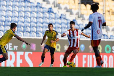 Joao Carvalho, Jaume Grau Liga Portekiz maçı sırasında Estoril Praia ve AVS Futebol SAD takımları arasında Estadio Antonio Coimbra da Mota (Maciej Rogowski)
