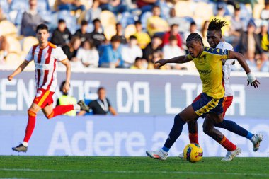 Wagner Pina, Babatunde Akinsola Liga Portekiz maçı sırasında Estoril Praia ve AVS Futebol SAD takımları arasında Estadio Antonio Coimbra da Mota (Maciej Rogowski)