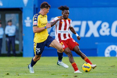 Felix Bacher, Babatunde Akinsola Liga Portekiz maçı sırasında Estoril Praia ve AVS Futebol SAD takımları arasında Estadio Antonio Coimbra da Mota (Maciej Rogowski)