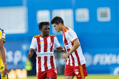 Babatunde Akinsola, Lucas Piazon Liga Portekiz maçı sırasında Estoril Praia ve AVS Futebol SAD takımları arasında Estadio Antonio Coimbra da Mota (Maciej Rogowski)