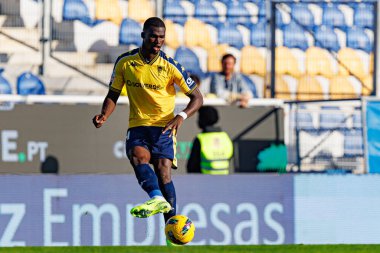 Kevin Boma, Liga Portekiz maçı sırasında Estoril Praia ve AVS Futebol SAD takımları arasında Estadio Antonio Coimbra da Mota (Maciej Rogowski)