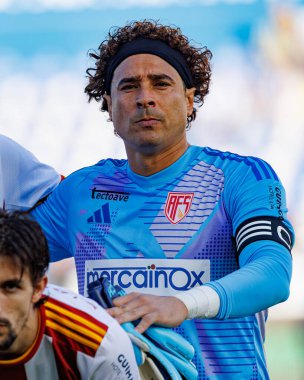 Guillermo Ochoa, Liga Portekiz maçı sırasında Estoril Praia ve AVS Futebol SAD takımları arasında Estadio Antonio Coimbra da Mota 'da (Maciej Rogowski)