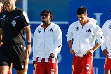 Babatunde Akinsola, Lucas Piazon Liga Portekiz maçı sırasında Estoril Praia ve AVS Futebol SAD takımları arasında Estadio Antonio Coimbra da Mota (Maciej Rogowski)