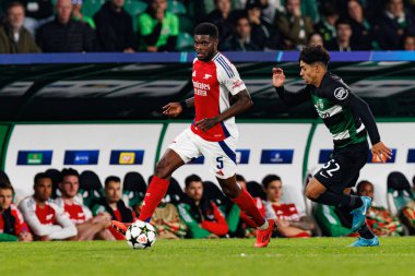 Thomas Partey, Joao Simoes UEFA Şampiyonlar Ligi maçında Sporting CP ve Arsenal FC takımları arasında görüldü (Maciej Rogowski) 
