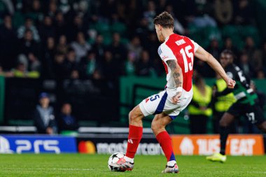 Jakub Kiwior UEFA Şampiyonlar Ligi maçında Sporting CP ve Arsenal FC takımları arasında görüldü (Maciej Rogowski) 