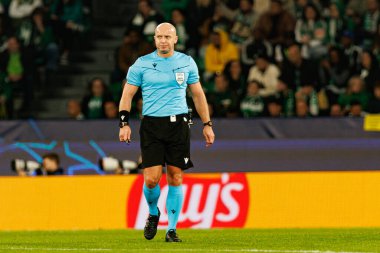 Szymon Marciniak UEFA Şampiyonlar Ligi maçında Sporting CP ve Arsenal FC takımları arasında görüldü (Maciej Rogowski) 