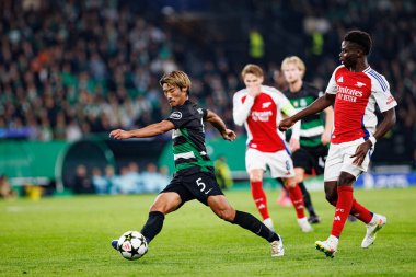 Hidemasa Morita, Bukayo Saka UEFA Şampiyonlar Ligi maçında Sporting CP ve Arsenal FC (Maciej Rogowski) takımları arasında görüldü.) 