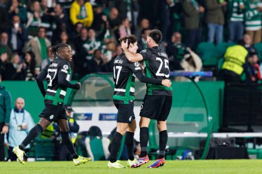 Francisco Trincao, Goncalo Inacio, UEFA Şampiyonlar Ligi maçında attığı golün ardından Sporting CP ve Arsenal FC (Maciej Rogowski) 