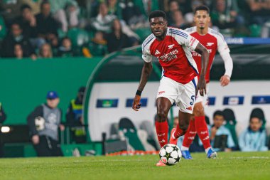 Thomas Partey UEFA Şampiyonlar Ligi maçında Sporting CP ve Arsenal FC takımları arasında görüldü (Maciej Rogowski) 