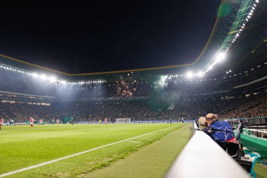 Sportif CP ve Arsenal FC (Maciej Rogowski) takımları arasında oynanan UEFA Şampiyonlar Ligi maçı sırasında Sportmenlerin taraftarları görülüyor) 