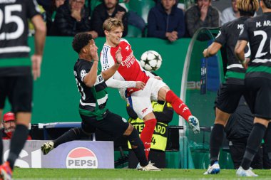 Marcus Edwards, Martin Odegaard UEFA Şampiyonlar Ligi maçında Sporting CP ve Arsenal FC takımları arasında görüldü (Maciej Rogowski) 