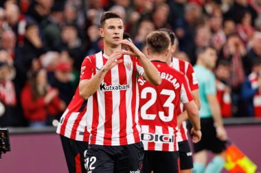 Gorka Guruzeta, LaLiga EA SPORTS maçında Estadio de San Mames 'teki Real Madrid FC ve Atletizm Kulübü takımları arasında gol üstüne gol atarken görüldü (Maciej Rogowski)