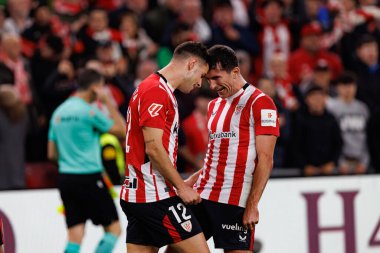 Gorka Guruzeta ve Daniel Vivian, Estadio de San Mames 'de (Maciej Rogowski) Atletizm Kulübü ve Real Madrid FC takımları arasında oynanan LaLiga EA SPORTS maçında gol üstüne gol atarken görüldü.)