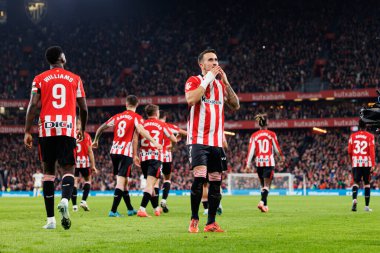 Alex Berenguer, LaLiga EA SPORTS maçında Estadio de San Mames 'deki Real Madrid FC ve Atletizm Kulübü takımları arasında gol üstüne gol atarken görüldü (Maciej Rogowski)