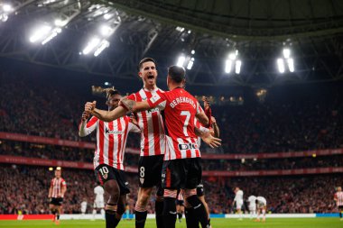 Atletizm Takımı, Estadio de San Mames 'teki LaLiga EA Spor Kulübü ve Real Madrid FC takımları arasında oynanan maçta Alex Berenguer' den gol üstüne gol atarken görüldü (Maciej Rogowski)