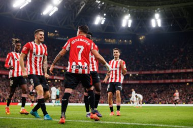 Alex Berenguer, Estadio de San Mames 'de (Maciej Rogowski) Atletizm Kulübü ve Real Madrid FC takımları arasındaki LaLiga EA SPORTS maçında gol attıktan sonra kutlama yaparken görüldü.)