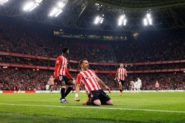 Alex Berenguer, Estadio de San Mames 'de (Maciej Rogowski) Atletizm Kulübü ve Real Madrid FC takımları arasındaki LaLiga EA SPORTS maçında gol attıktan sonra kutlama yaparken görüldü.)