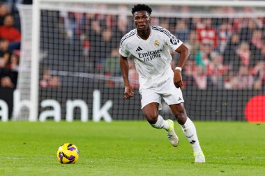 Aurelien Tchouameni, LaLiga EA SPORTS maçı sırasında Estadio de San Mames 'deki Real Madrid FC takımları arasında görüldü (Maciej Rogowski)