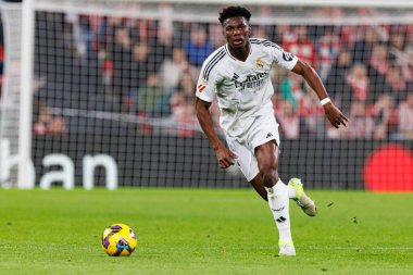 Aurelien Tchouameni, LaLiga EA SPORTS maçı sırasında Estadio de San Mames 'deki Real Madrid FC takımları arasında görüldü (Maciej Rogowski)