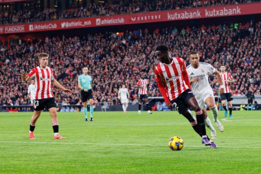 Adama Boiro, Kylian Mbappe LaLiga EA SPORTS maçı sırasında Estadio de San Mames 'deki Real Madrid FC takımları arasında görüldü (Maciej Rogowski)