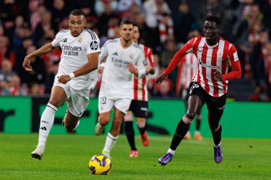 Kylian Mbappe, Adama Boiro LaLiga EA SPORTS maçı sırasında Estadio de San Mames 'deki Real Madrid FC takımları arasında görüldü (Maciej Rogowski)