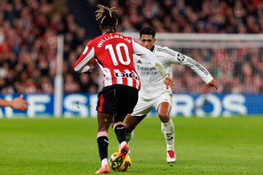 Nico Williams, Jude Bellingham LaLiga EA SPORTS maçı sırasında Estadio de San Mames 'de Real Madrid FC takımları arasında görüldü (Maciej Rogowski)